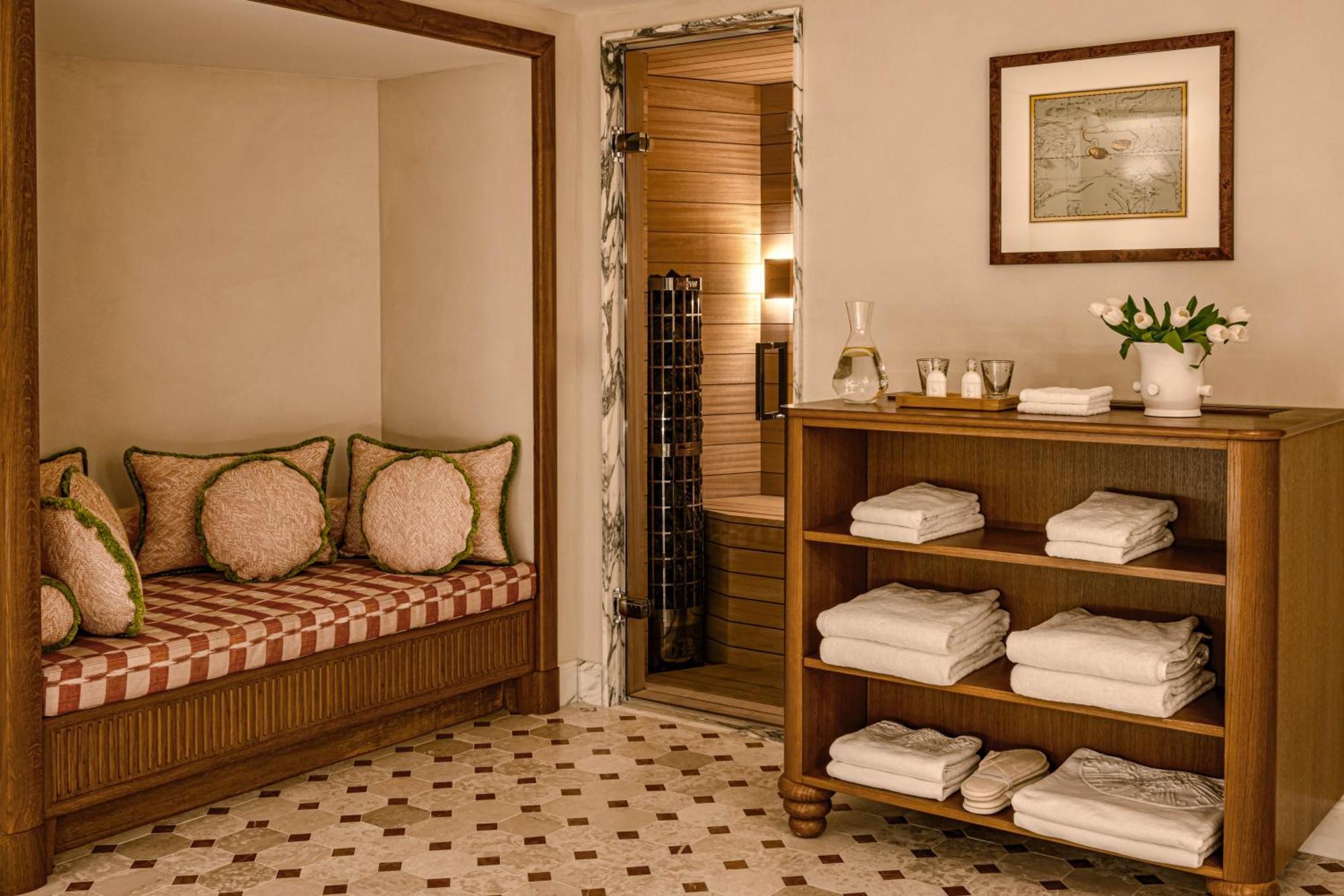 Saint James Paris Luaran gambar